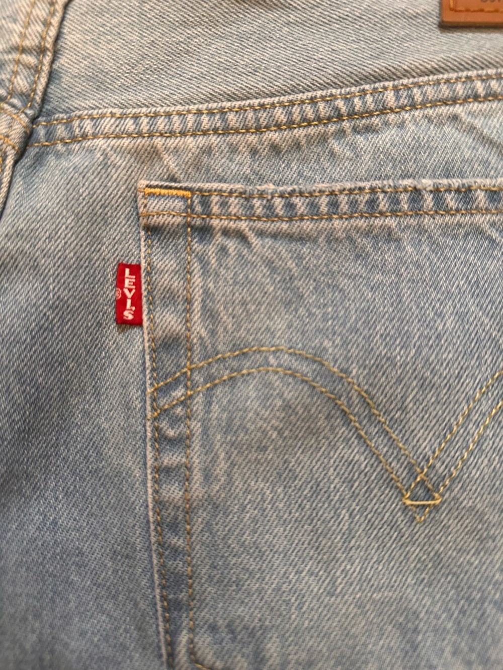 Levi's 501 shorts  denim with a distressed, raw frayed hem size 31(j6) - Picture 4 of 10
